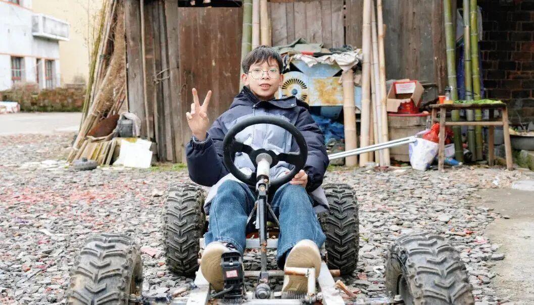 <em>最高</em><em>时速</em>30公里，他的梦想是考上科技创新类大学，造出更好作品