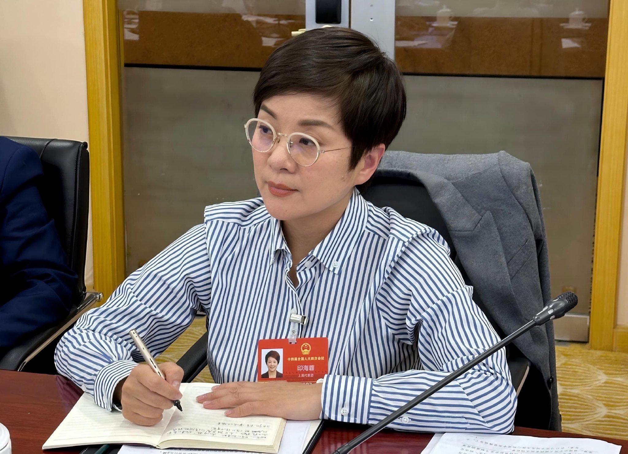 屏幕显示默认字体应该是哪种？全国人大代表印海蓉提了个建议