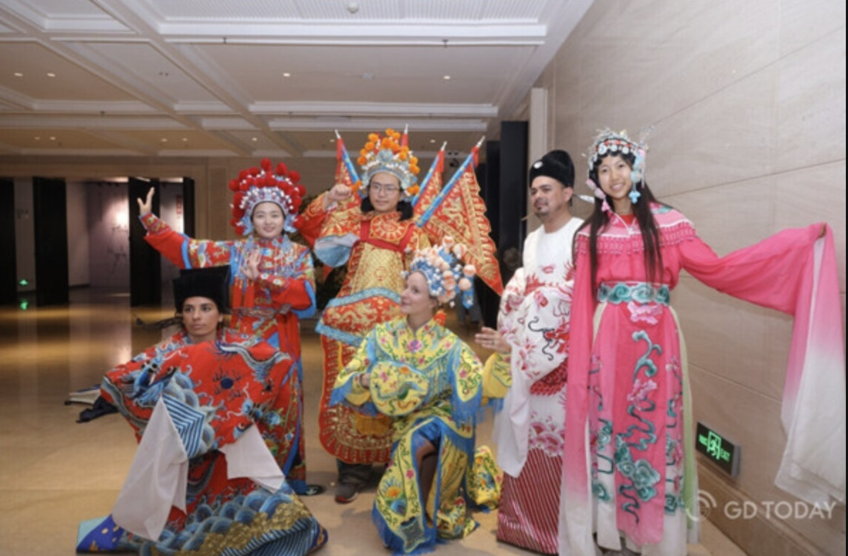 这回他们盯上了美国大学里的中国学生组织