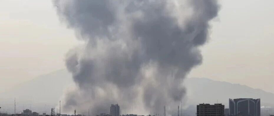 伊朗：发射“加德尔”“法塔赫”等多型导弹，动用“海巴尔”高超音速导弹，军事行动进入全新阶段