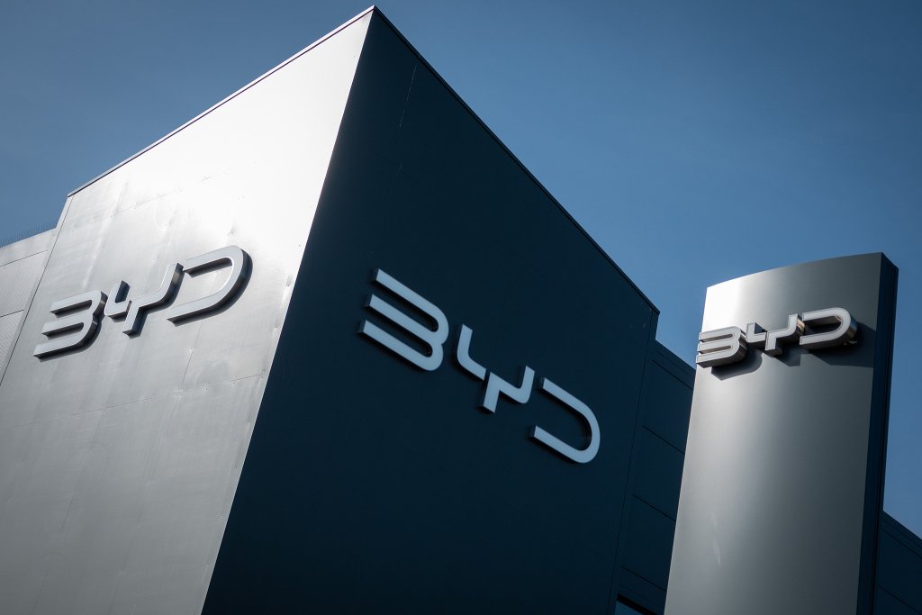 比亚迪被曝正考虑进军F1，收购现有车队为潜在路径