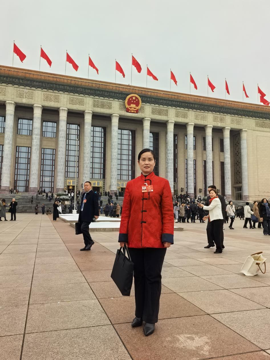 两会观察|湖北“女粮王”毕利霞端着“金饭碗”上两会 建言农村老人养老、革命老区铁路建设|高铁_新浪财经_新浪网