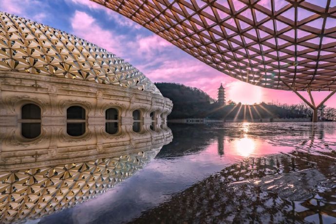 中国在利用AI、VR等科技提升旅游文化体验方面有哪些具体案例?|历史|AR|大唐|故宫|故宫博物院_新浪新闻