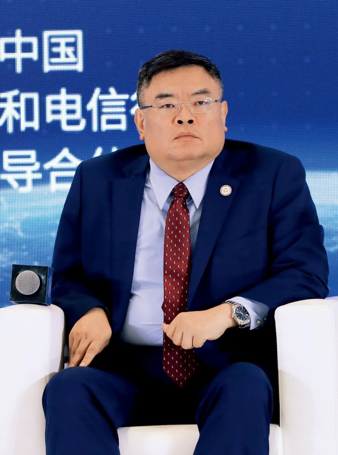 2024年7月4日，梅向荣出席2024全球数字经济大会“中小企业翻新发展论坛”圆桌分享方法。图/视觉中国