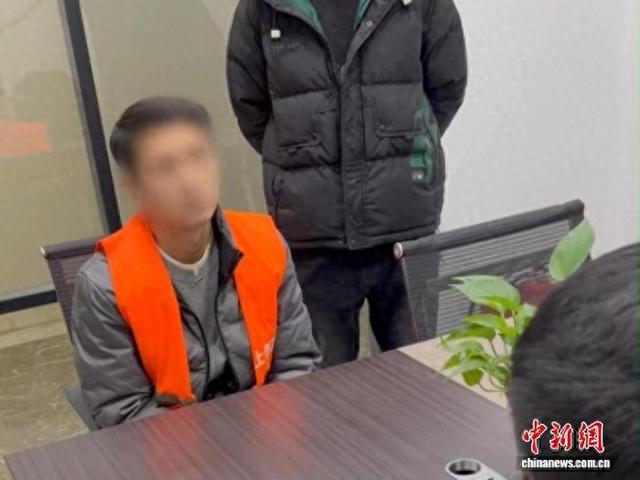 警方表示，该团伙23名犯罪嫌疑人因涉嫌诈骗罪被浦东警方依法刑事拘留，案件正在进一步调查中。上海市公安局浦东分局 供图