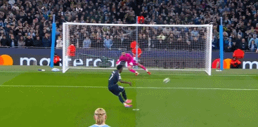 皇马双杀曼城晋级八强，B席红牌成关键转折点