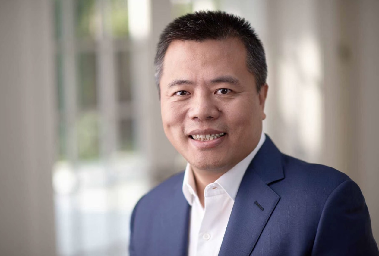 梁文锋曾婉拒投资，陈天桥砸十亿美元亲自下场！已投超百个AI项目