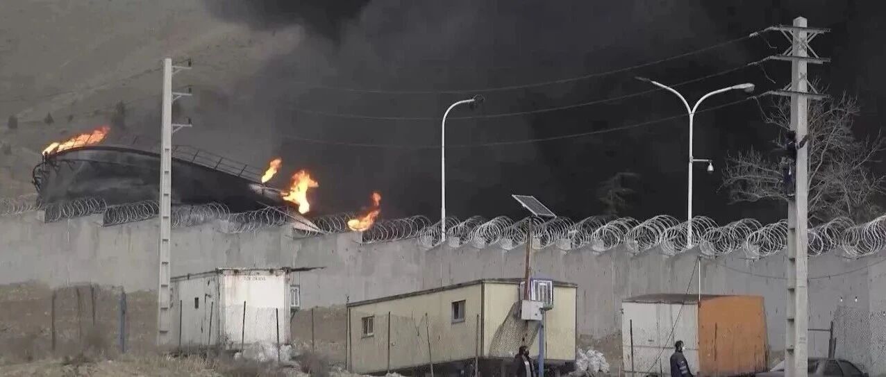 美国一边打伊朗，为何又要放松对伊朗石油出口的制裁？