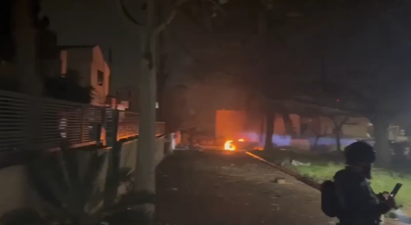 △以南部城市迪莫纳21日晚遭导弹袭击