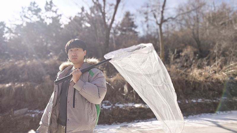 杨南在百花山保护区寻找首都夜蛾。受访者供图