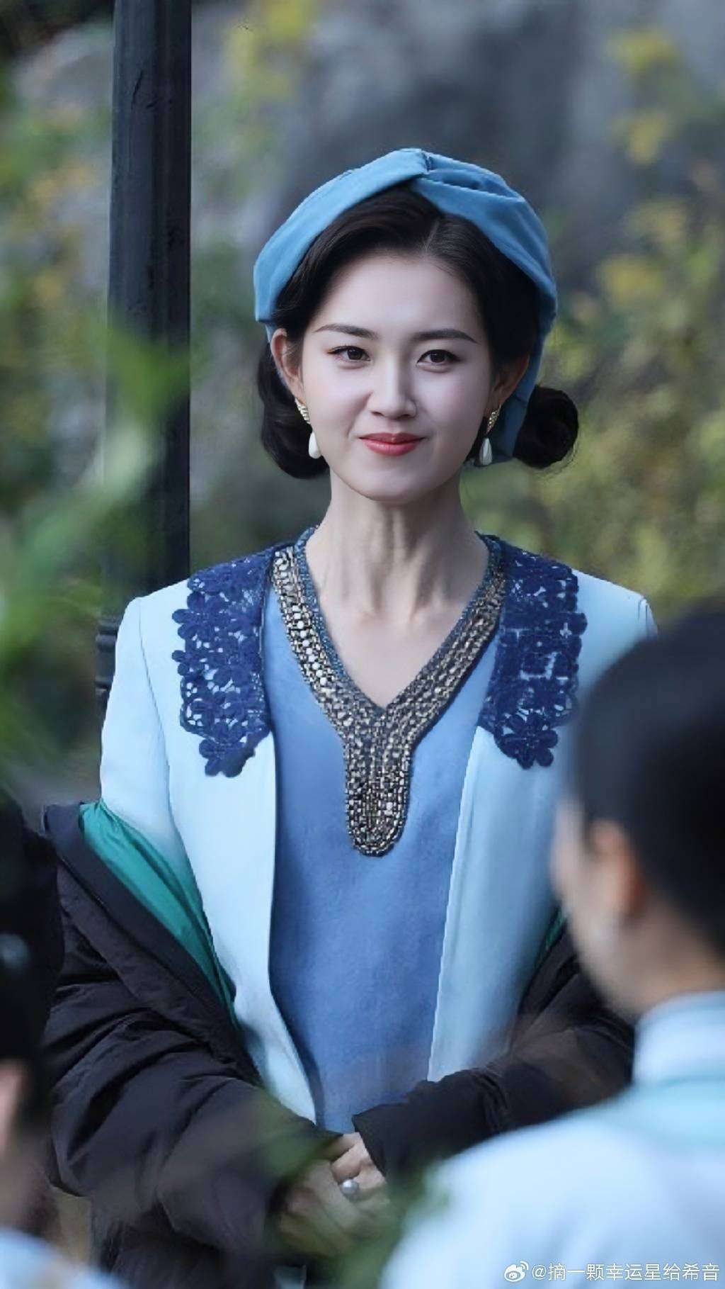 郭宇欣《玉簟秋》民国造型曝光!蓝色长裙配冷白皮美到窒息