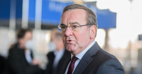 德国防长提议与日本达成新军事合作协议