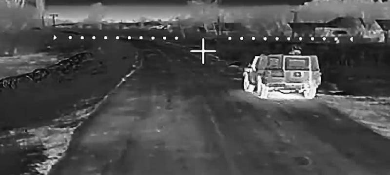 苏梅州FPV操作员精准打击基辅军用<em>SU</em><em>V</em>