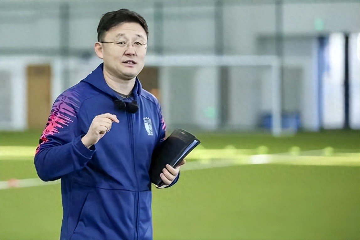 他是大连英博本赛季唯一超值引援,已盘活球队进攻,得到主帅认可|李国旭|阿奇姆彭|中超|孙继海|港队_新浪体育_新浪新闻