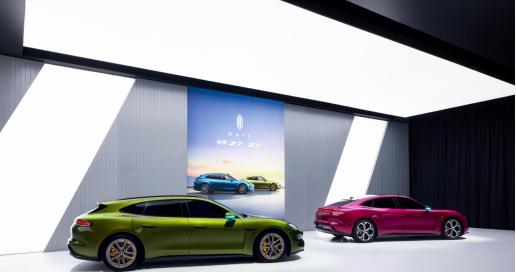 尚界Z7双车开启预订，预售价22.98万起，解锁科技轿跑新体验