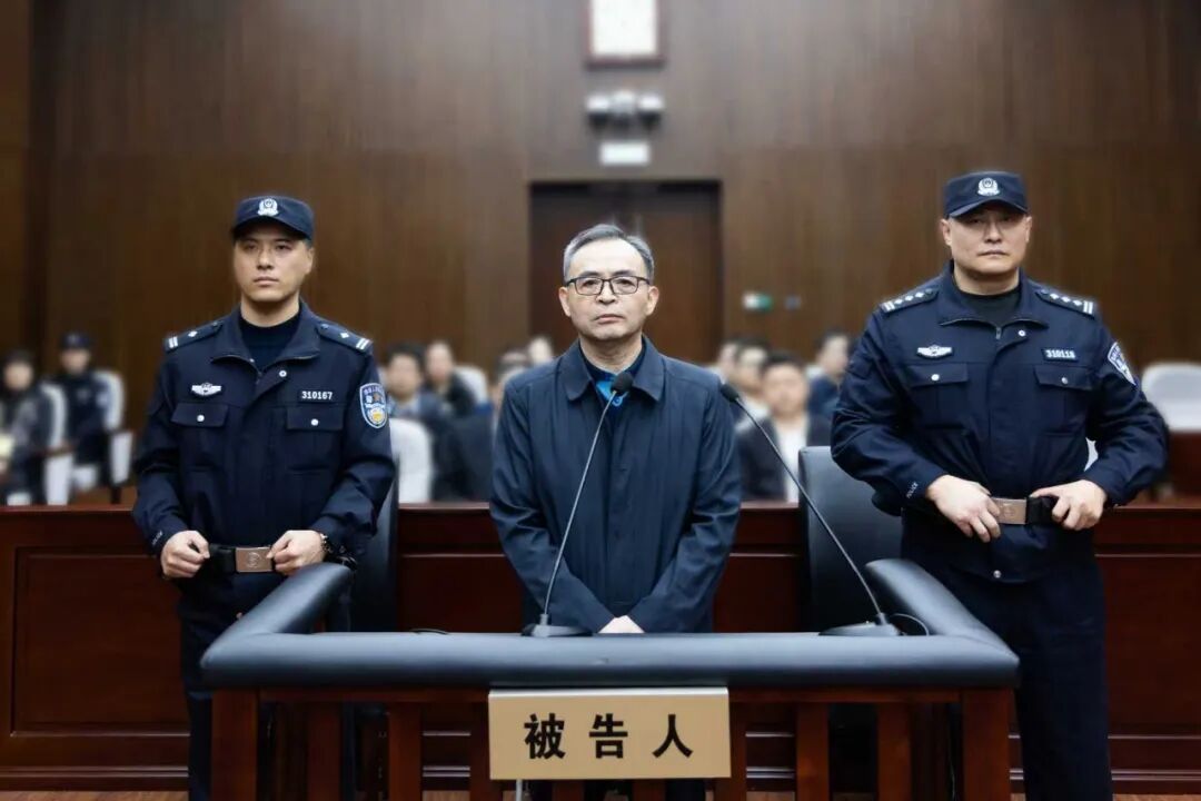 受贿1.08亿余元，上海市奉贤区委原常委周龙华被判无期徒刑