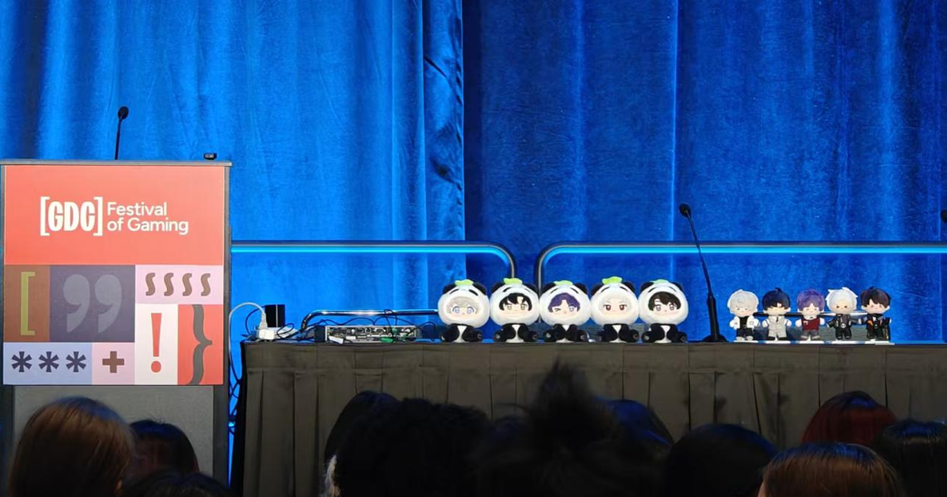 多个现场的演讲桌也做了特别的布置，氛围很不一样