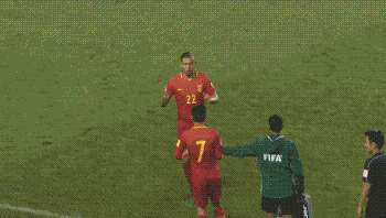 中场用姜志鹏换下黄博文后，第57分钟，一球落后的国足再次换人，武磊换下张玉宁。