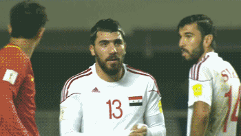 领先后的叙利亚队开始拖延时间，换人时球员走得不紧不慢。