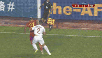 第13分钟，黄博文接张玉宁传中打门未能命中门框。