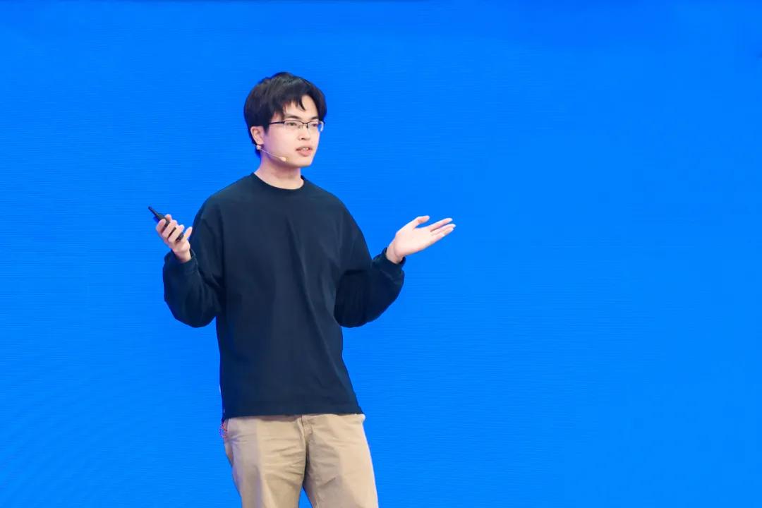 人均扛4亿估值、80%是I人：一家1200亿AI公司的组织实验|创业公司|杨植麟|硅谷|Cursor|Kimi_新浪新闻