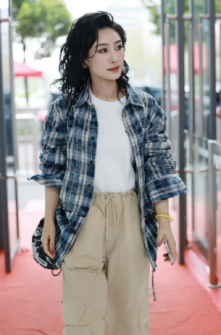 网友是如何评价陶昕然这次扮演安陵容跳惊鸿舞的？|舞台高光时刻|红衣威亚|冰嬉舞复刻|甄嬛传|乘风2026_手机新浪网