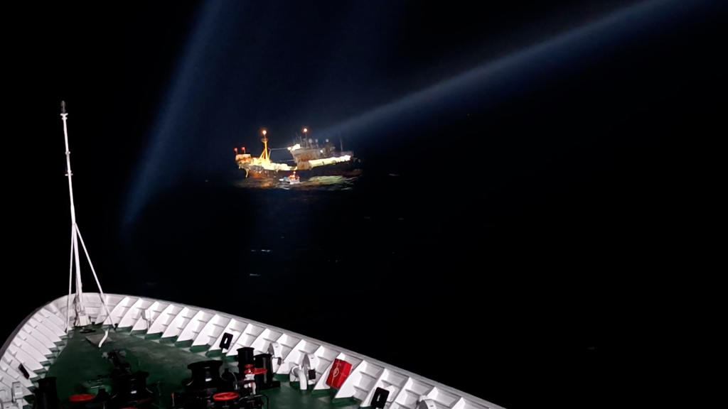 中国海警局直属第二局连续救助2名海上伤病渔民