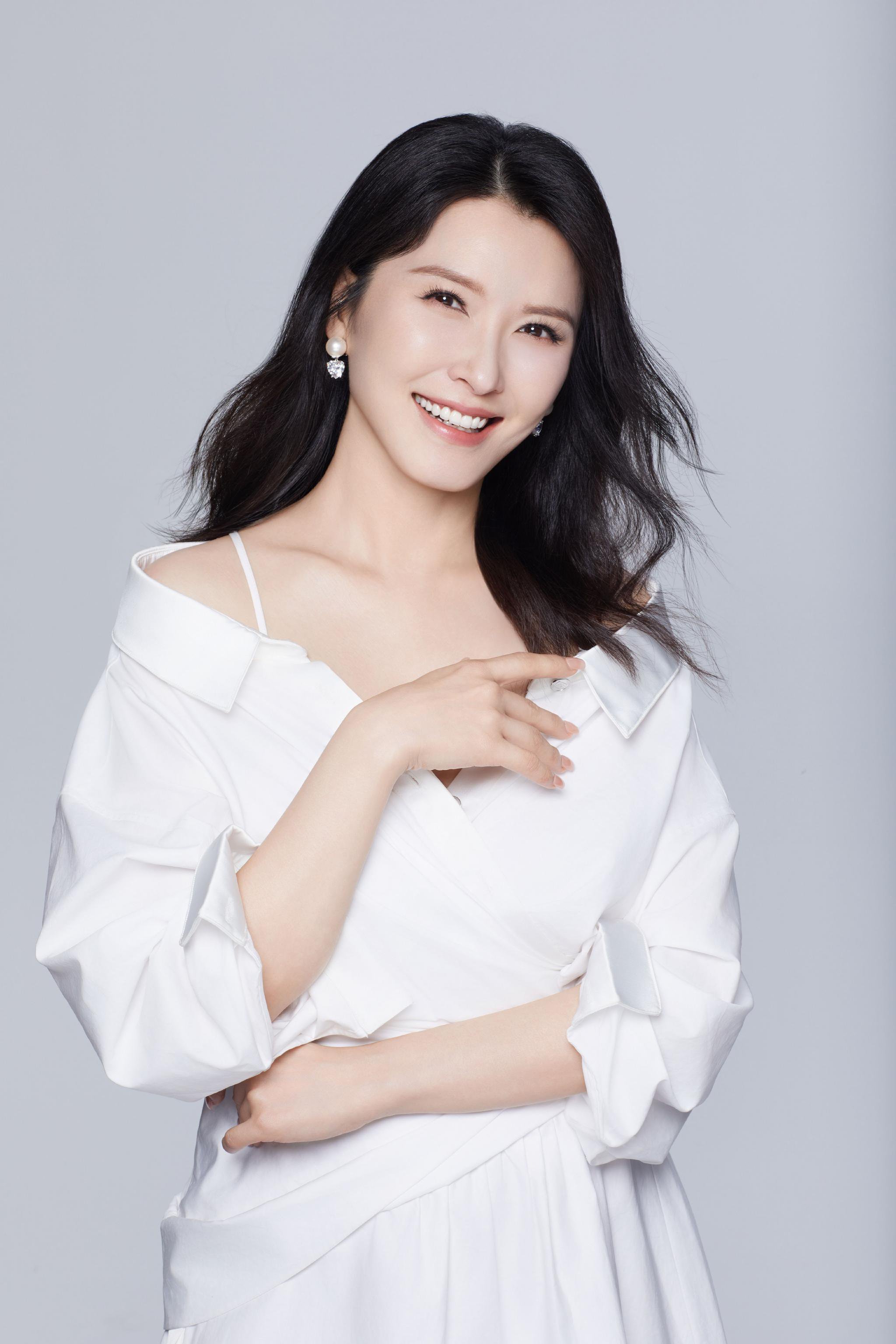 徐洁儿亮相《乘风2026》，王俊凯助阵