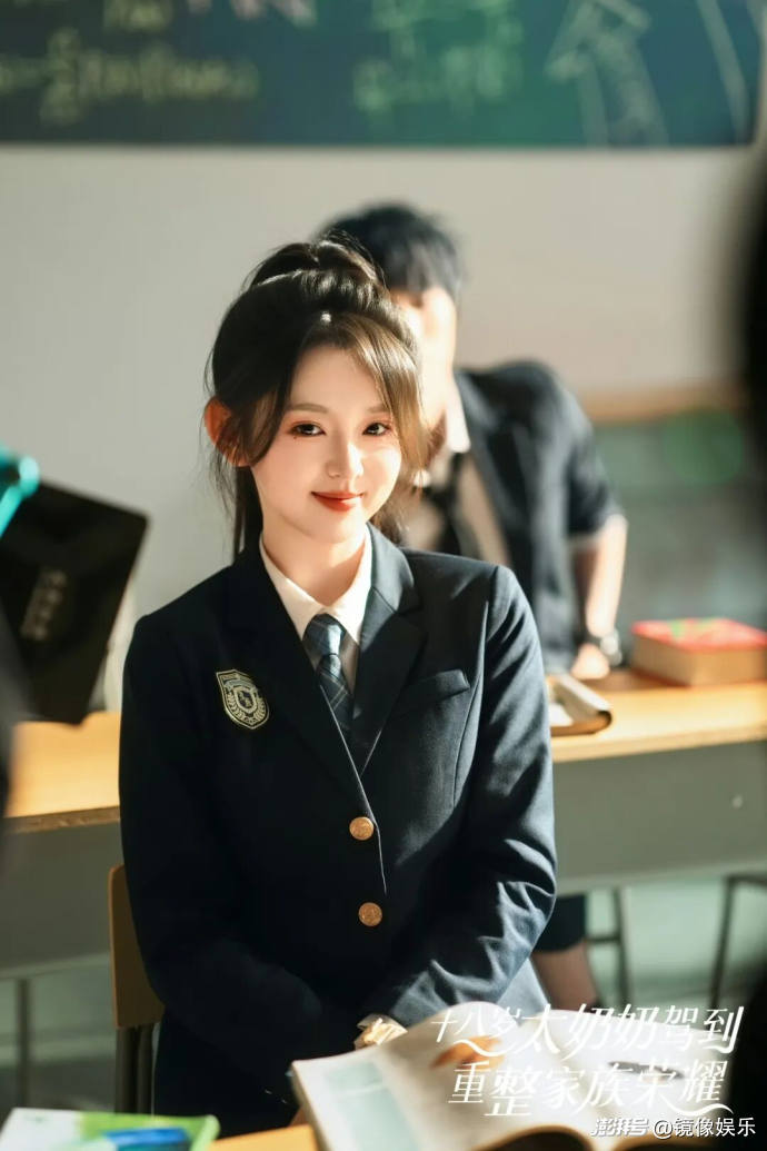 “短剧一姐”李柯以:敬畏、成长、蜕变|家族荣耀|十八岁太奶奶驾到,重整家族荣耀|表演|狂飙|人世间_新浪娱乐_新浪新闻