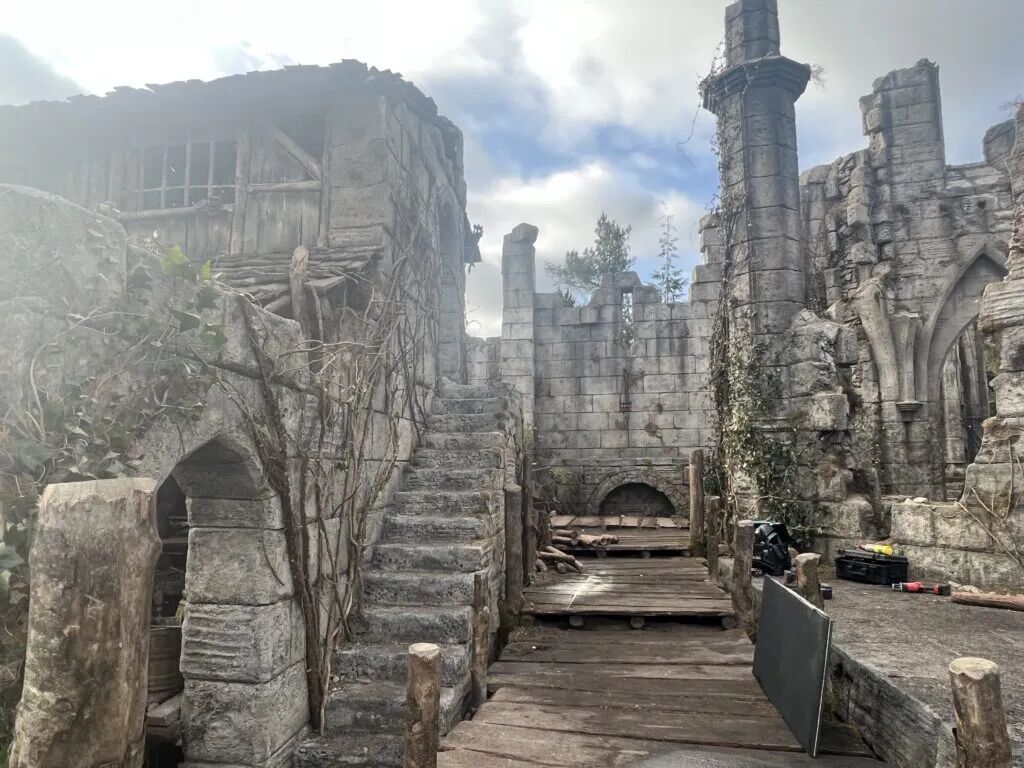 这家公司2023年为《指环王：力量之戒》搭建的场景