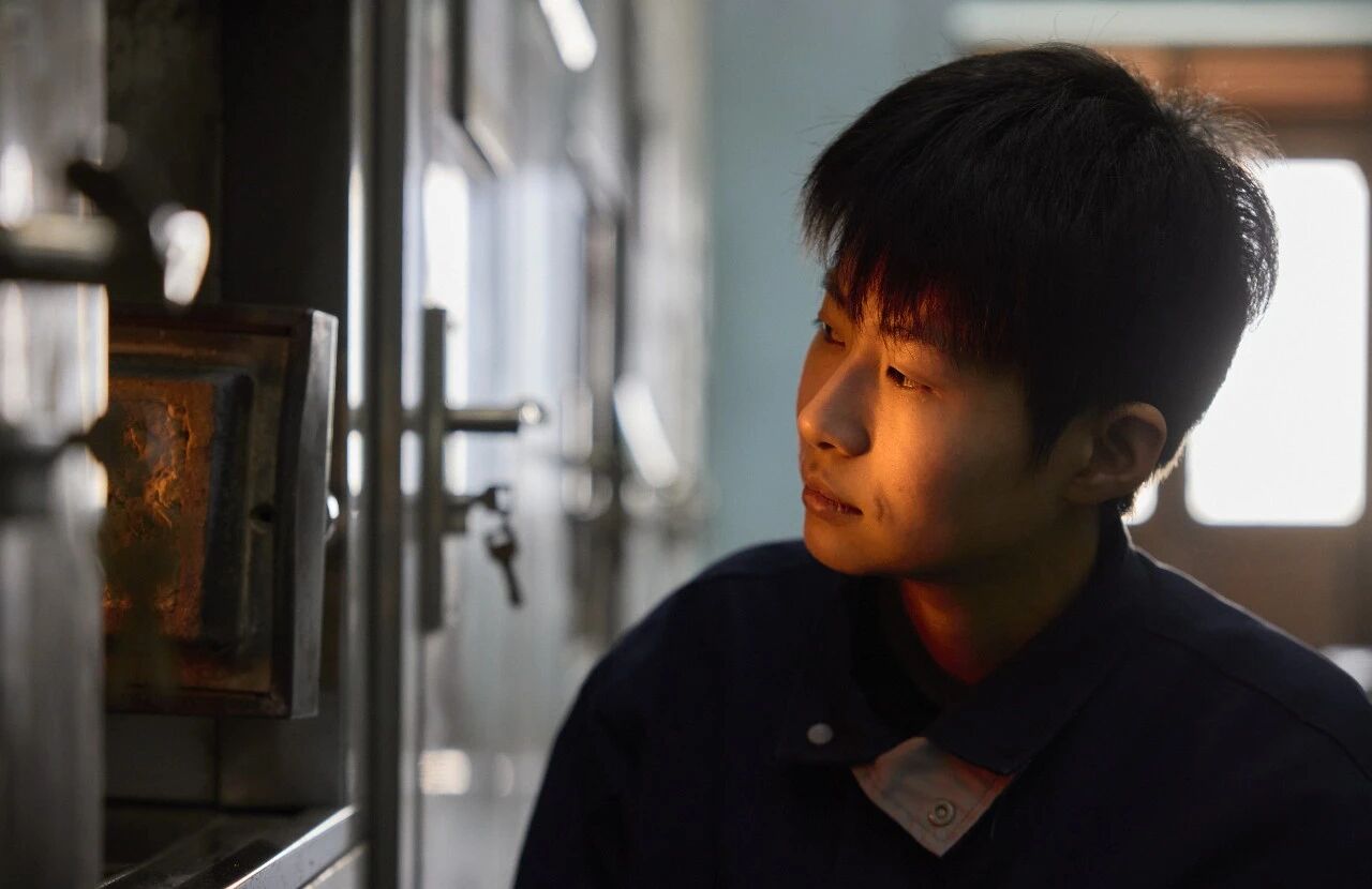 “火玫瑰”用温柔和细心守护送别