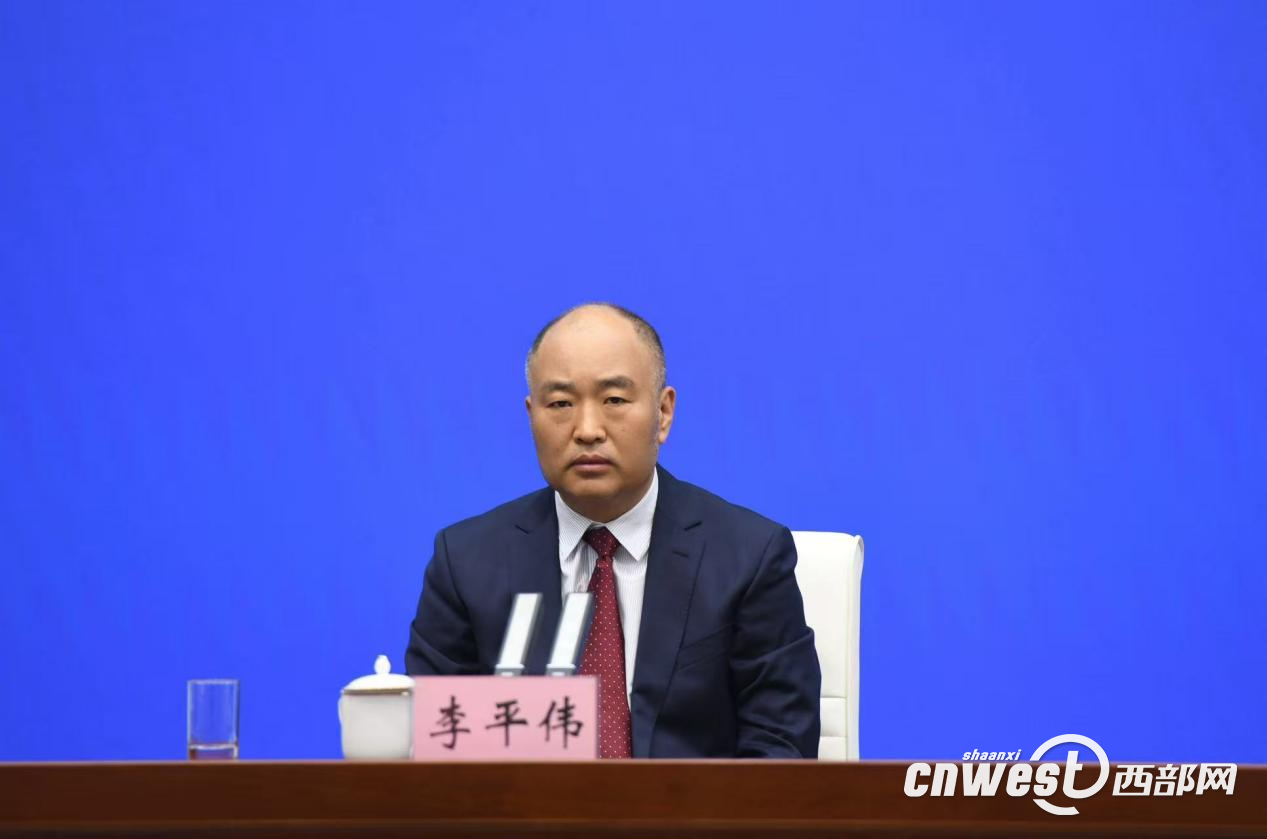 李平伟介绍情况。窦翊鸣 摄