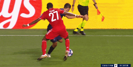 马尔基尼奥斯小禁区边缘射门依旧无法越过诺伊尔