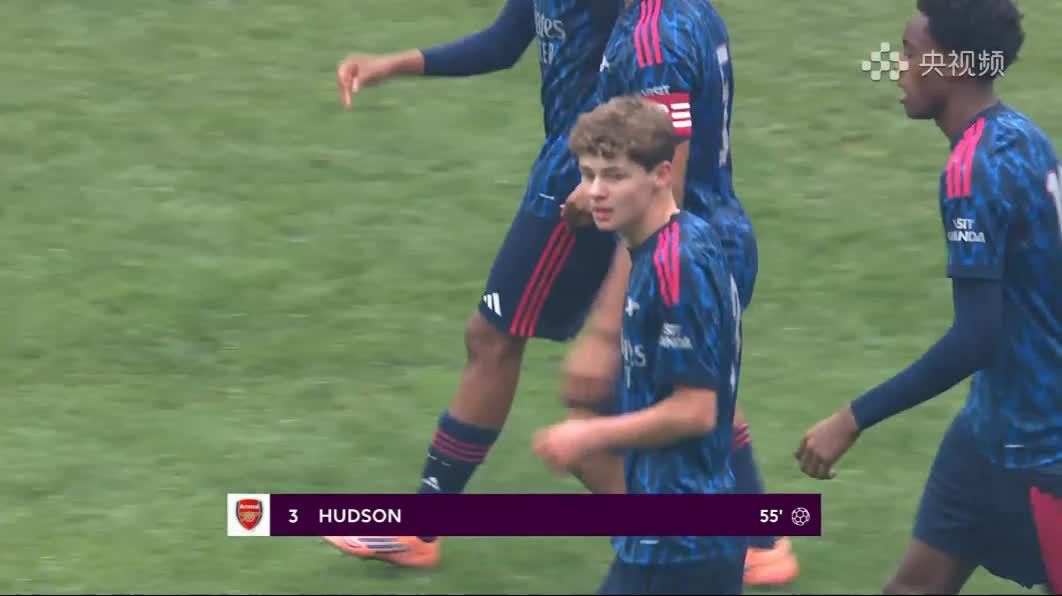 阿森纳3号Hudson高高跃起头球攻门,阿森纳U15已经3比0领先了|阿森纳u15|北京|北京男足选拔队|男足|英超_新浪新闻