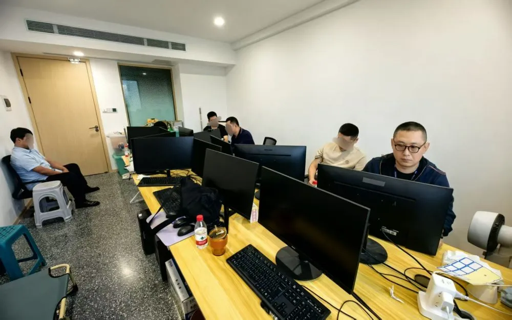 这是山东烟台警方查处的网络“水军”团伙办公窝点。（受访者供图）