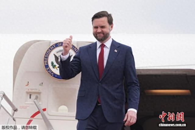 资料图：2026年4月11日，美国副总统万斯抵达巴基斯坦伊斯兰堡，准备与伊朗官员举行会谈。