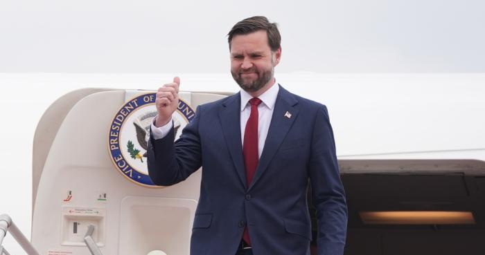 美媒：万斯在促成美伊谈判方面作用关键