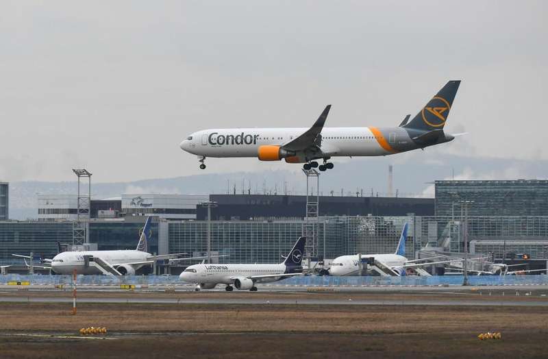 这是2022年1月17日拍摄的德国法兰克福机场停机坪。新华社记者逯阳摄