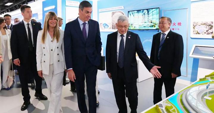 西班牙首相访问中国科学院并接受中国科学院大学名誉教授称号