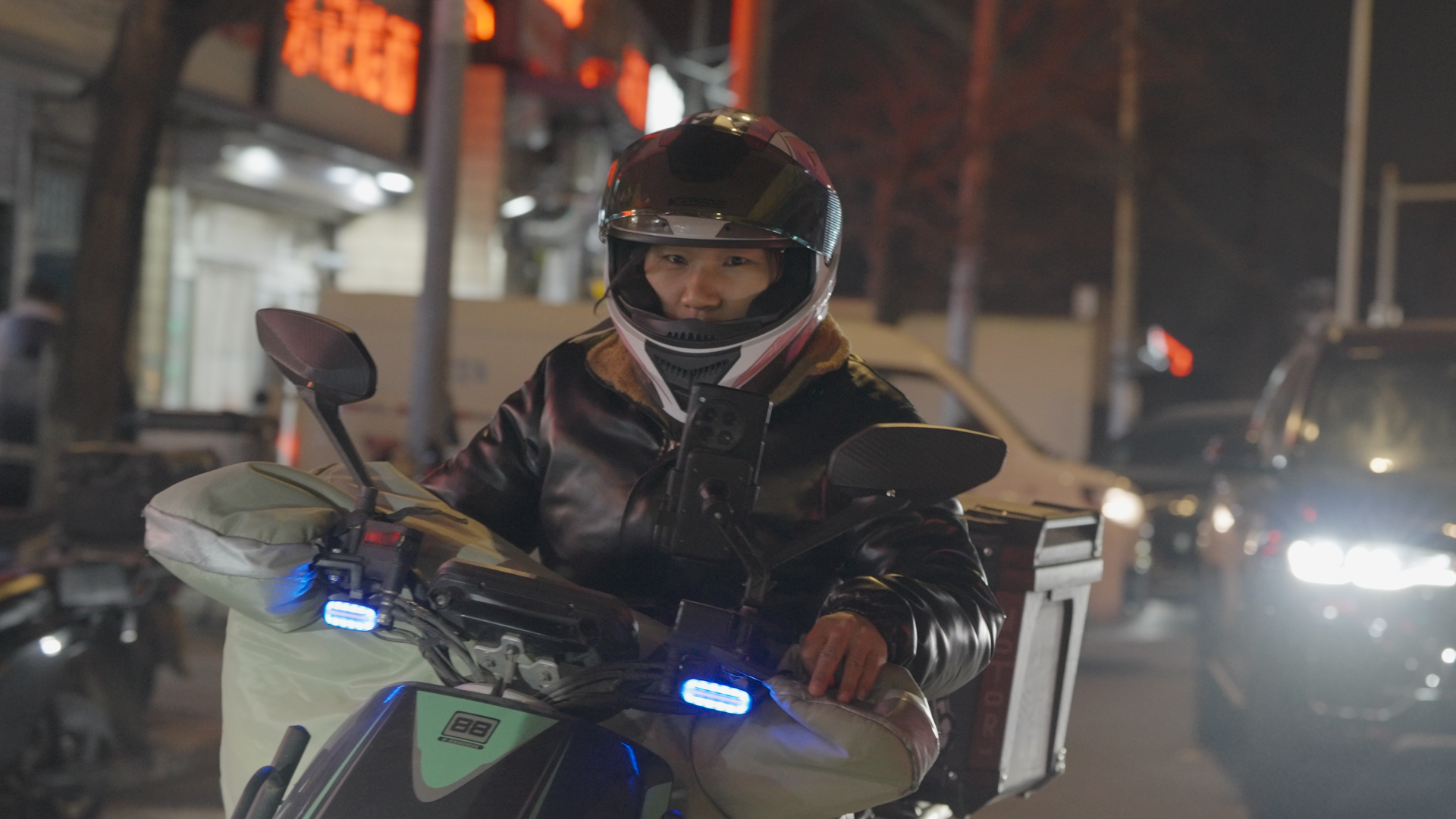 一个女外卖骑手的世界：系统之下，生存之上