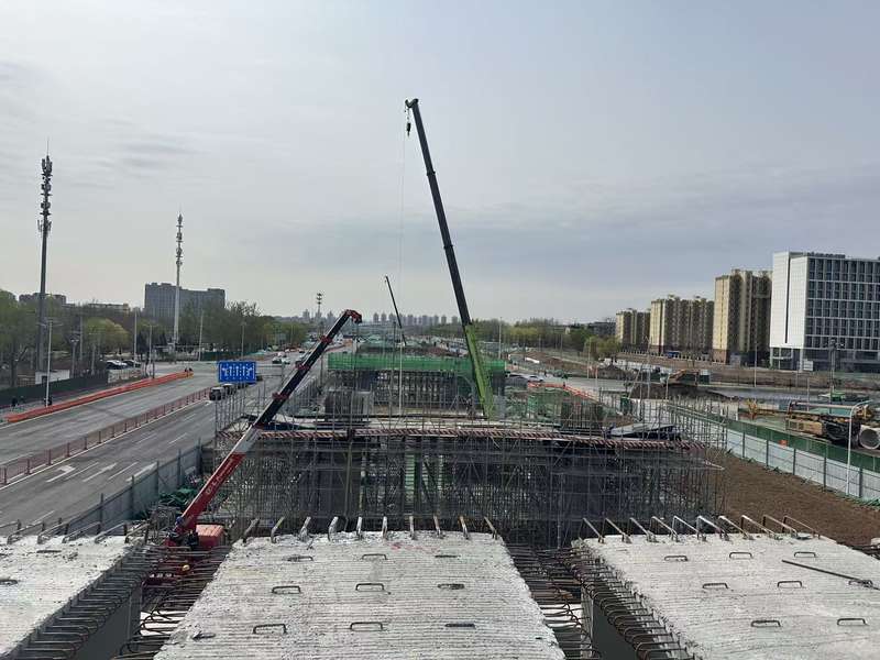 安立路快速化改造工程建设现场。首发集团公联公司供图