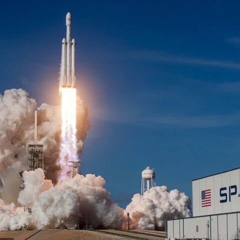 火星殖民前夜：马斯克、叙事杠杆与一条万亿美元产业链