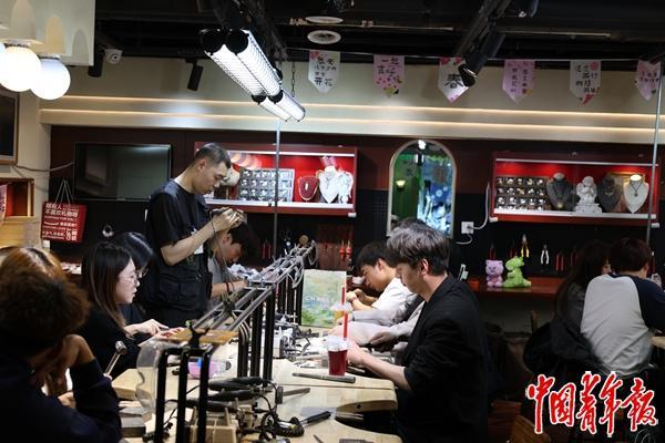 �������������������ֹ�����������Ʒ�����౨������������ ������/��