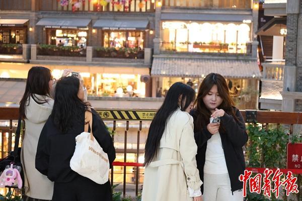 ��λŮ�����ڡ�����ɽ����ҵ�ۺ������ա����౨������������ ������/��