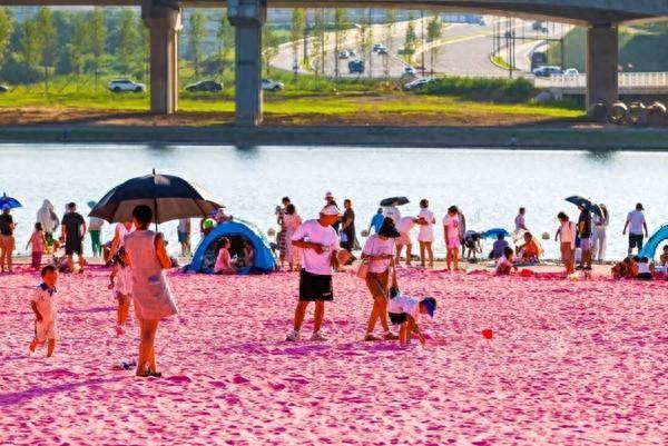 ������ͨ���ϵķ�ɫɳ̲�������ˡ�����ʡ��������ͼ