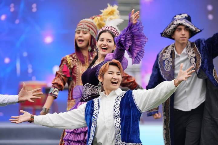 西南大学留学生在该校国际文化节上展示风采