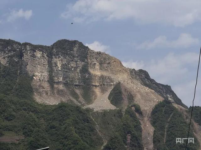 2016年就已纳入全省台账管理的坡脚村地质灾害隐患点（总台中国之声记者管昕 摄）