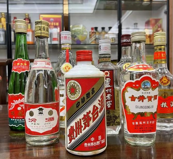 新一轮白酒大洗牌!实测100款后,发现2款好喝不贵“良心酒”|泸州老窖