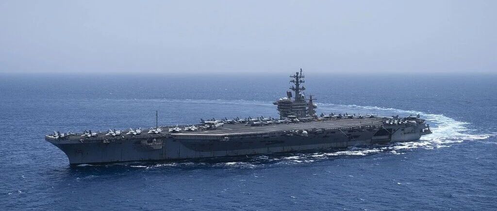 美“艾森豪威尔”号航母突发火灾