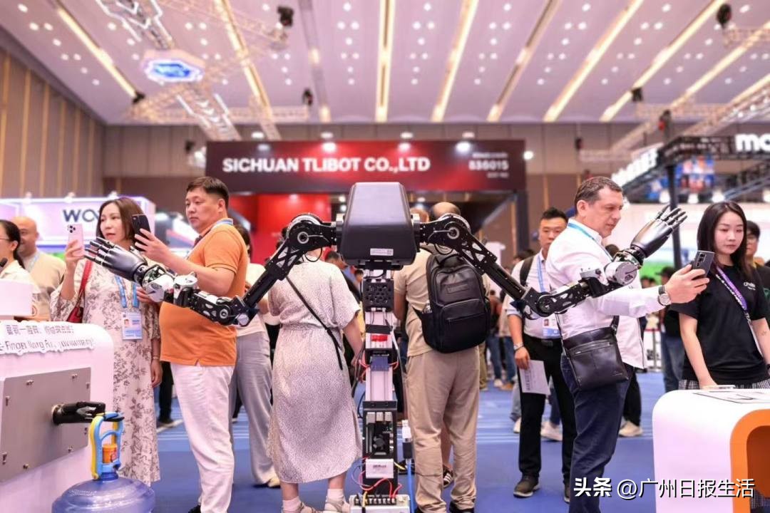月产灵巧手近千台!傲意科技亮相广交会,展现中国机器人核心部件实力|智能|工业|智能机器人|具身智能|服务_新浪新闻
